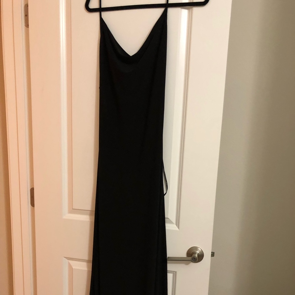 Black crowl neck open back dress f21